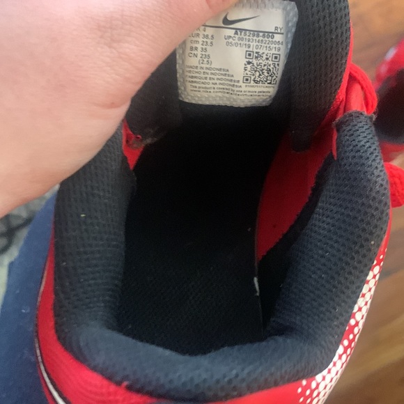 Nike Team Hustle Quick 2 Shoes - Picture 5 of 5